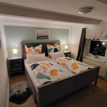 Gemuetliche Unter Reet Ahrenshöft