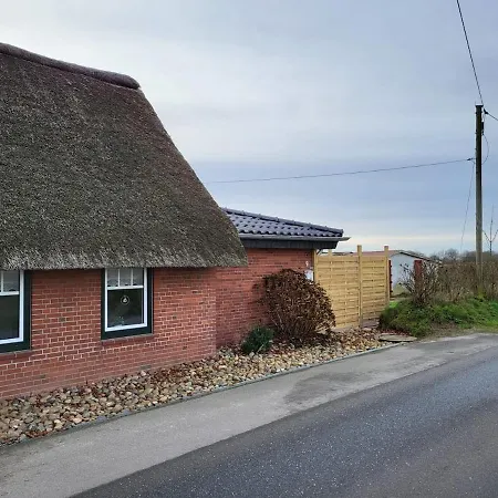 Gemuetliche Unter Reet Apartman